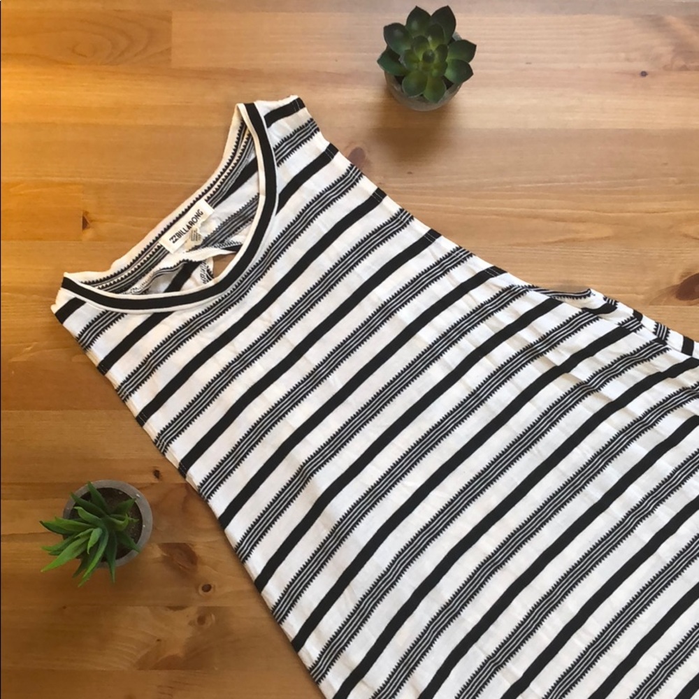 Billabong • black and cream with open back shift dress